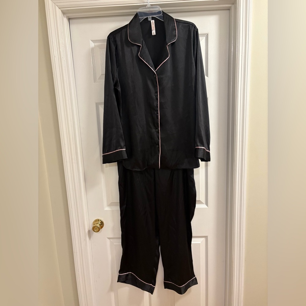 Silky Gilligan and o’malley  black pj’s trimmed in pink
